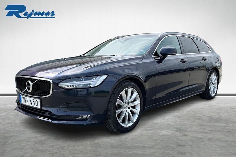 Mörkblå Begagnad 2018 Volvo V90 Momentum Kombi | 222 100 kr (Bra pris) - Bild 1/4