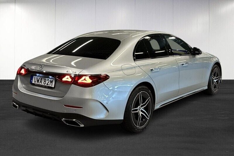 Begagnad Mercedes E300 AMG line 312 HK (229 kW) 2024 Silver Sedan