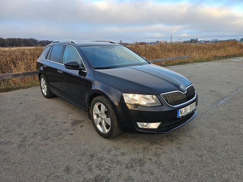 Metallic Begagnad 2014 Skoda Octavia Kombi | 75 000 kr (Marknadspris) - Bild 1/4