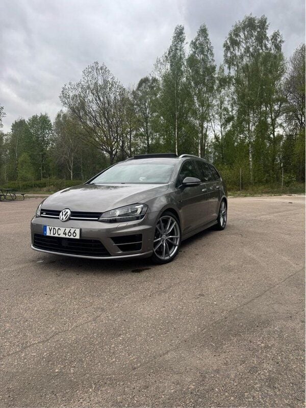 Grå Begagnad 2016 VW Golf VII R Kombi | 239 000 kr (Marknadspris) - Bild 1/4