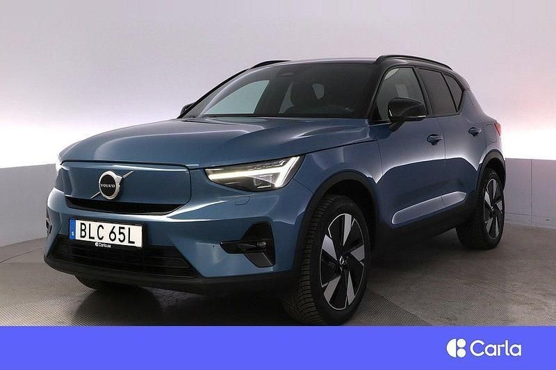Blå Begagnad 2024 Volvo XC40 Plus SUV | 454 900 kr (Marknadspris) - Bild 1/4