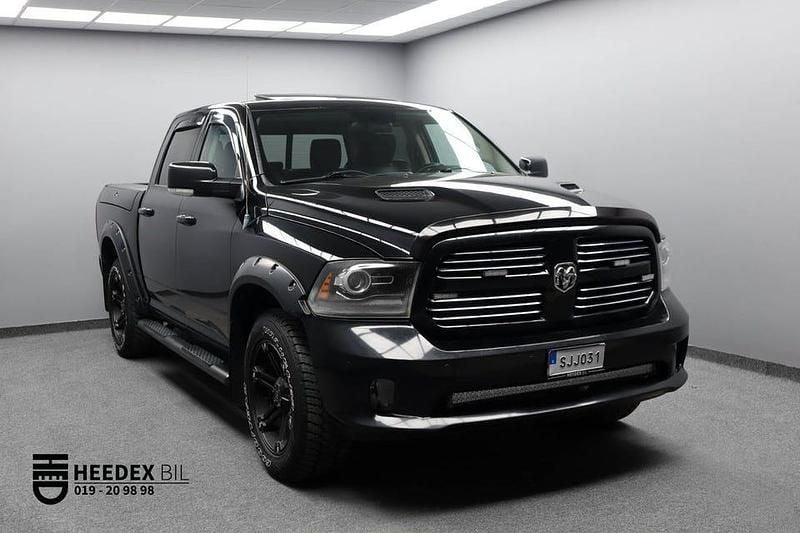 Svart Begagnad 2014 Dodge Ram Pickup | 249 900 kr (Dyr) - Bild 1/4