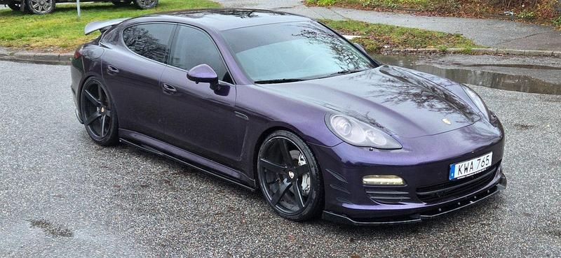 Lila (silver) Begagnad 2010 Porsche Panamera S Sedan | 259 800 kr - Bild 1/4