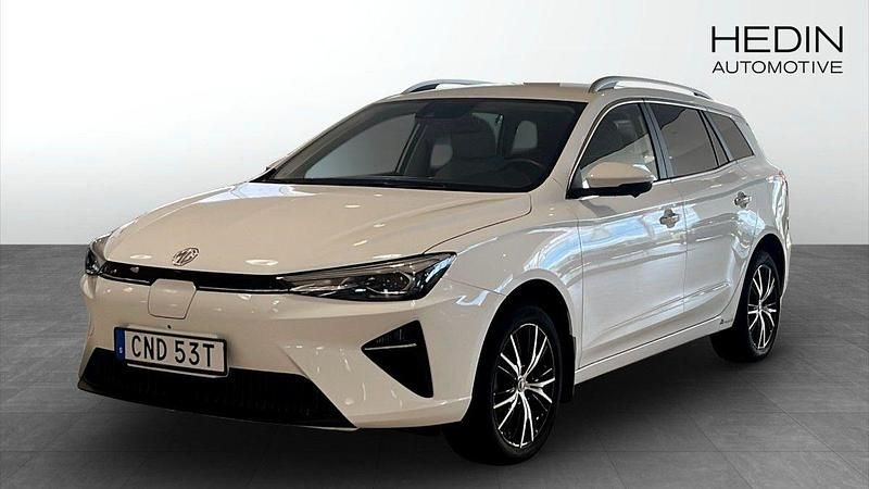 Vit (white) Begagnad 2022 MG MG5 EV Luxury Kombi | 224 900 kr (Marknadspris) - Bild 1/4