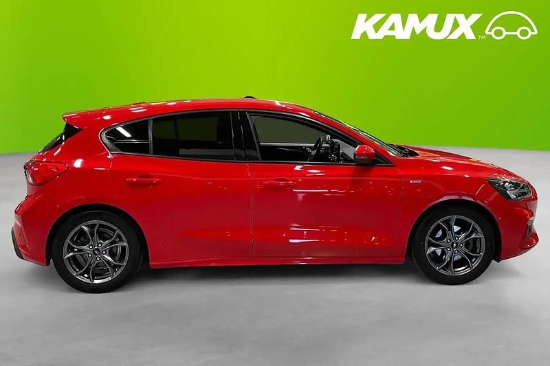 Begagnad Ford Focus ST-Line 125 HK (91 kW) 2020 Röd Halvkombi