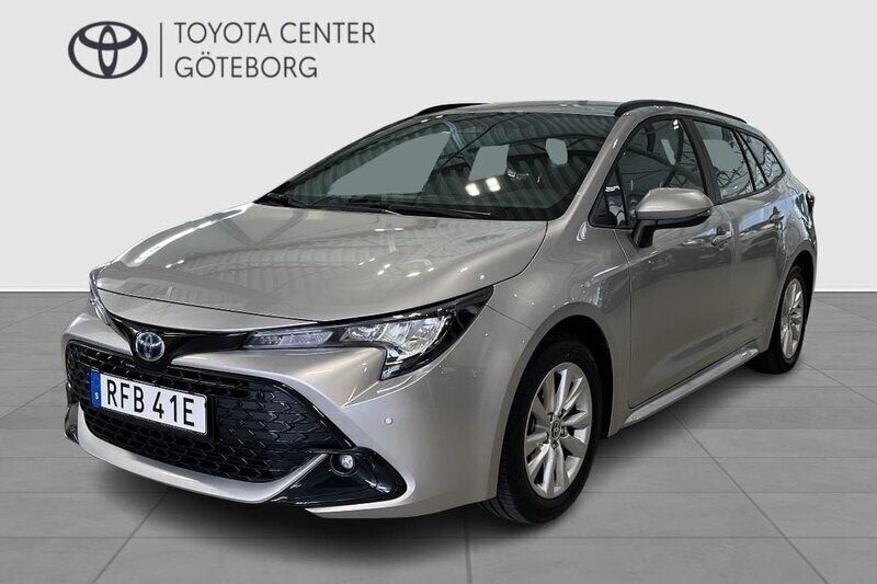 Silver Begagnad 2024 Toyota Corolla Active Kombi | 299 900 kr (Marknadspris) - Bild 1/3