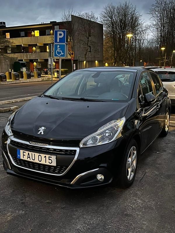 Begagnad 2018 Peugeot 208 Halvkombi | 95 000 kr - Bild 1/4