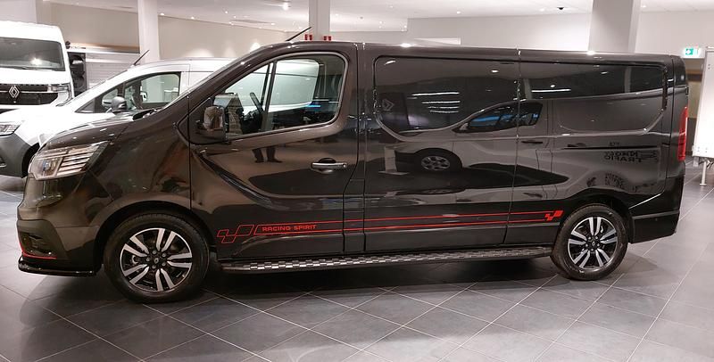 Ny Renault Trafic 2026 Svart Minibuss