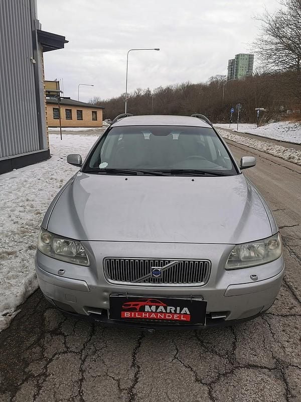 Begagnad Volvo V70 Kinetic 170 HK (125 kW) 2005 Grå Kombi