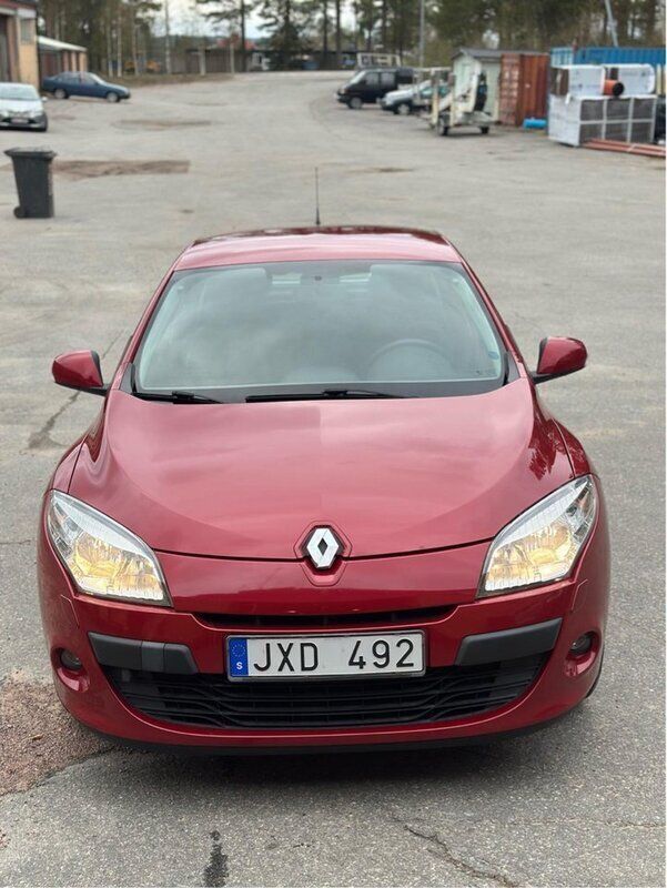 Röd Begagnad 2009 Renault Mégane III Halvkombi | 56 000 kr (Marknadspris) - Bild 1/4