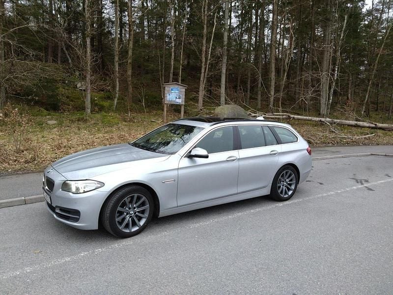 Grå Begagnad 2014 BMW 525 Comfort Edition Kombi | 165 000 kr (Lite dyr) - Bild 1/4