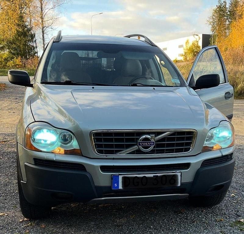 Grön Begagnad 2003 Volvo XC90 Standard SUV | 40 000 kr (Marknadspris) - Bild 1/3