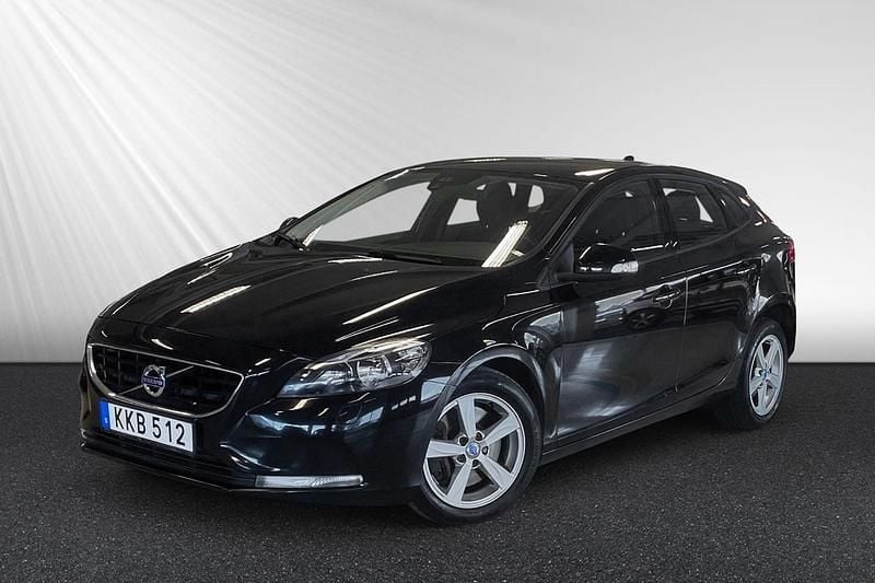 Svart Begagnad 2015 Volvo V40 Kinetic Kombi | 144 400 kr (Marknadspris) - Bild 1/4