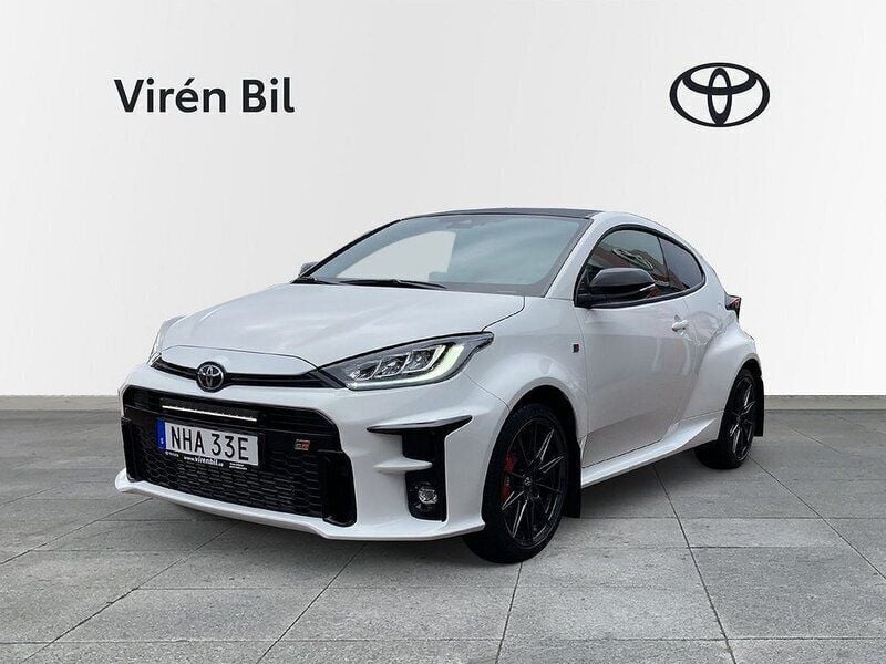 Vit Begagnad 2023 Toyota Yaris Halvkombi | 435 000 kr (Marknadspris) - Bild 1/4