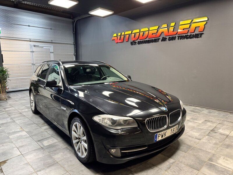 Svart Begagnad 2012 BMW 520 Kombi | 84 900 kr (Marknadspris) - Bild 1/4
