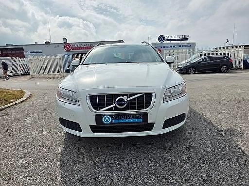 Begagnad Volvo V70 Kinetic 109 HK (80 kW) 2010 Vit Kombi
