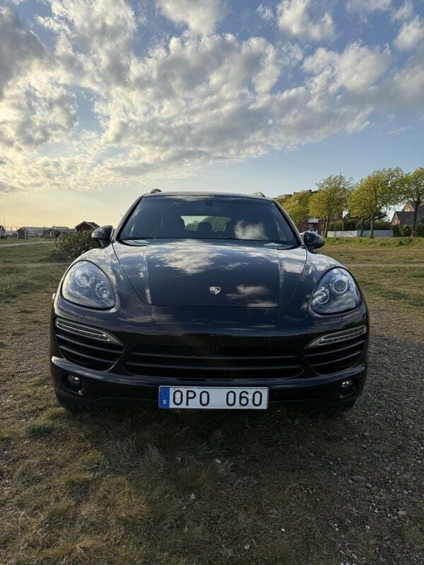 Svart Begagnad 2013 Porsche Cayenne SUV | 194 000 kr (Bra pris) - Bild 1/4