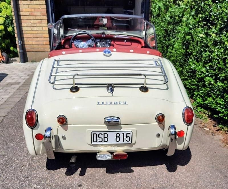 Begagnad Triumph TR3 102 HK (75 kW) 1958 Old english white Cab