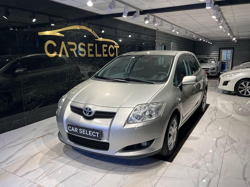 Silver Begagnad 2007 Toyota Auris Halvkombi | 59 800 kr (Lite dyr) - Bild 1/4