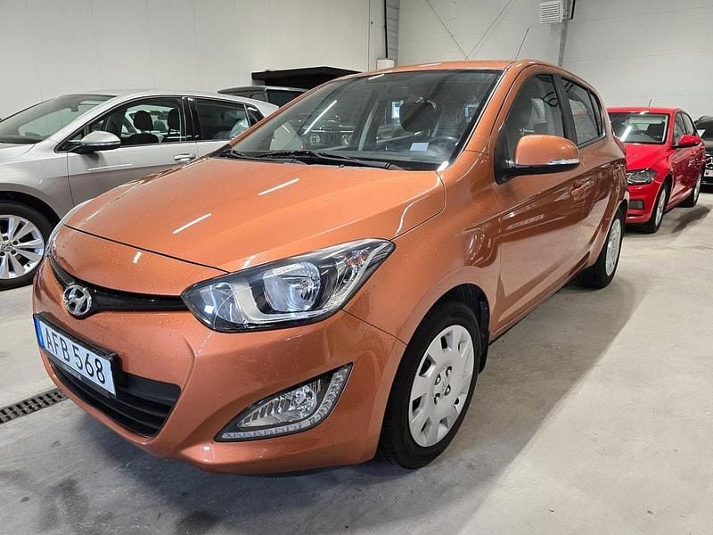 Orange Begagnad 2014 Hyundai i20 Premium Halvkombi | 84 500 kr (Lite dyr) - Bild 1/4