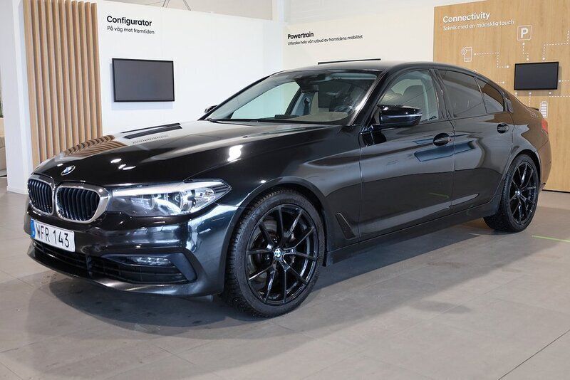Svart (svart metallic ) Begagnad 2018 BMW 530 Sport Line Sedan | 259 900 kr (Bra pris) - Bild 1/3