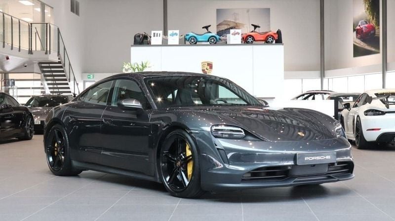 Grå Begagnad 2020 Porsche Taycan 4S Sedan | 649 000 kr (Bra pris) - Bild 1/4