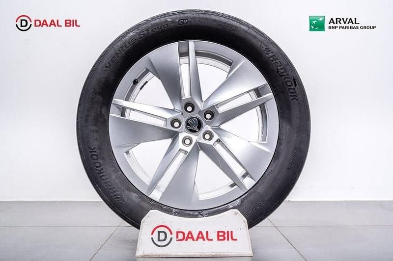 Begagnad Skoda Enyaq iV 150 kW (204 HK) 2023 Svart SUV