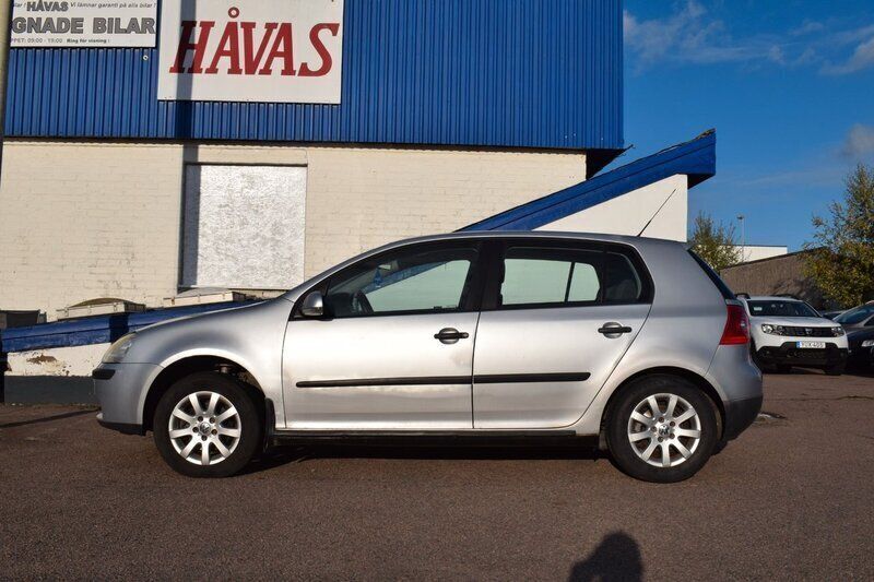 Silver Begagnad 2006 VW Golf V Halvkombi | 24 500 kr (Lite dyr) - Bild 1/4