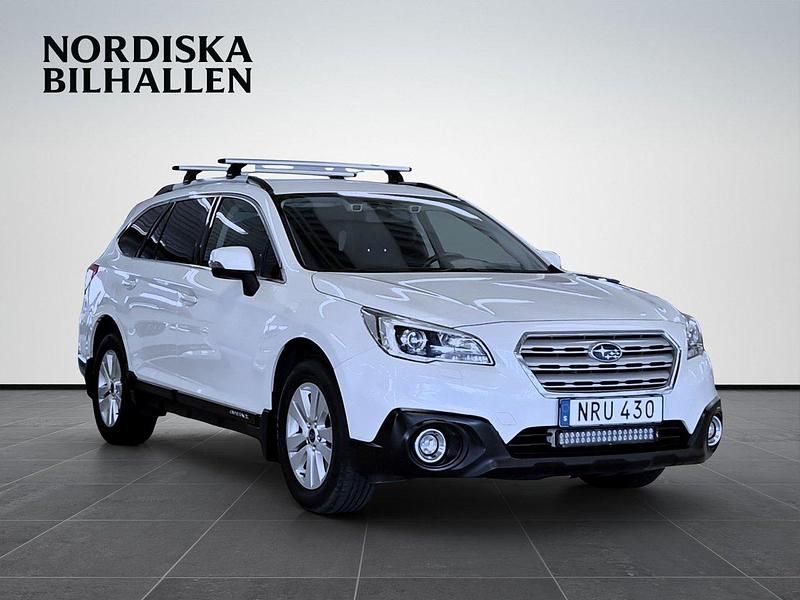 Vit Begagnad 2015 Subaru Outback SUV | 129 795 kr (Marknadspris) - Bild 1/4