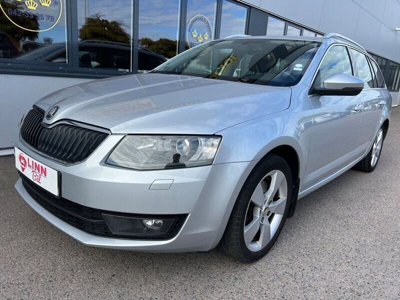 Silver (blå) Begagnad 2015 Skoda Octavia Elegance Kombi | 74 999 kr (Bra pris) - Bild 1/4