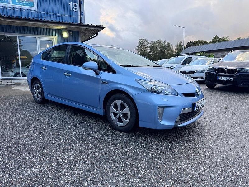 Blå Begagnad 2012 Toyota Prius Plug-in Hybrid Halvkombi | 134 900 kr (Marknadspris) - Bild 1/4