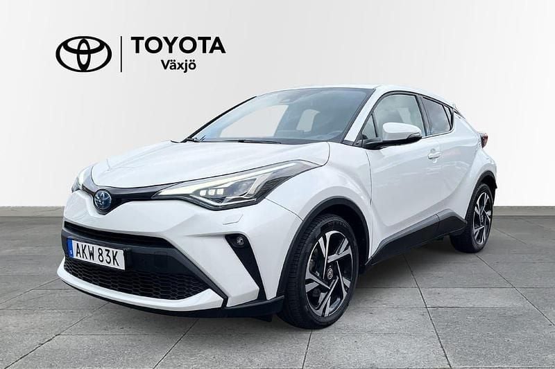 Vit Begagnad 2022 Toyota C-HR Edition SUV | 269 000 kr (Marknadspris) - Bild 1/3