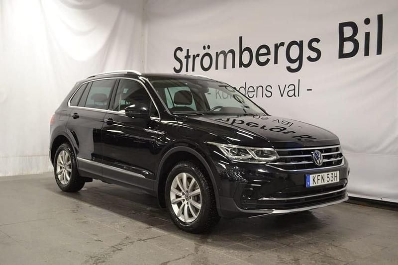 Svart Begagnad 2023 VW Tiguan SUV | 389 000 kr (Marknadspris) - Bild 1/4