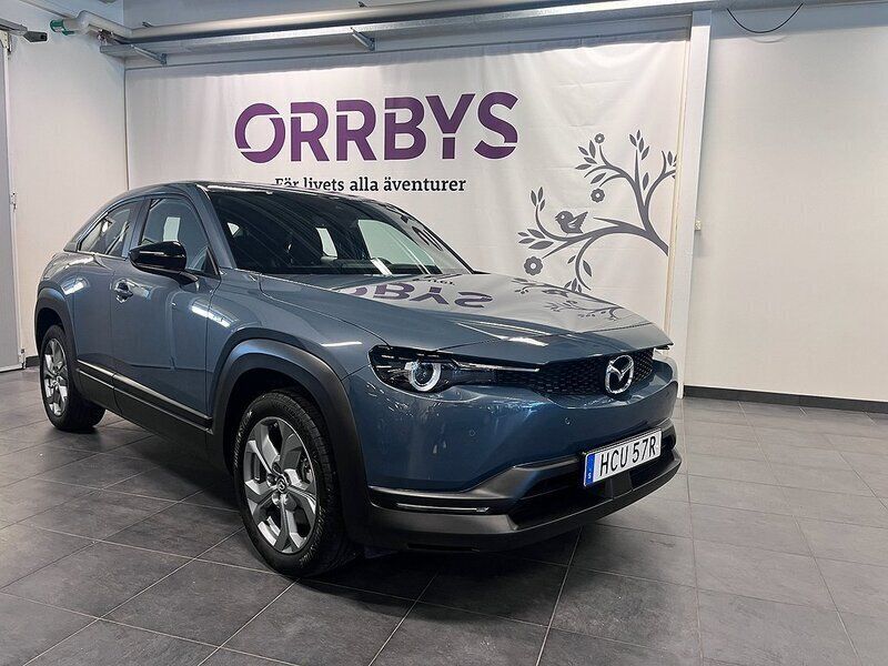 Grå Begagnad 2023 Mazda MX30 SUV | 289 500 kr - Bild 1/4