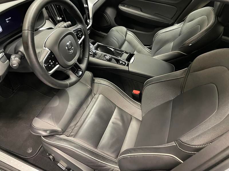 Begagnad Volvo V60 Plus 349 HK (256 kW) 2024 Grå Kombi