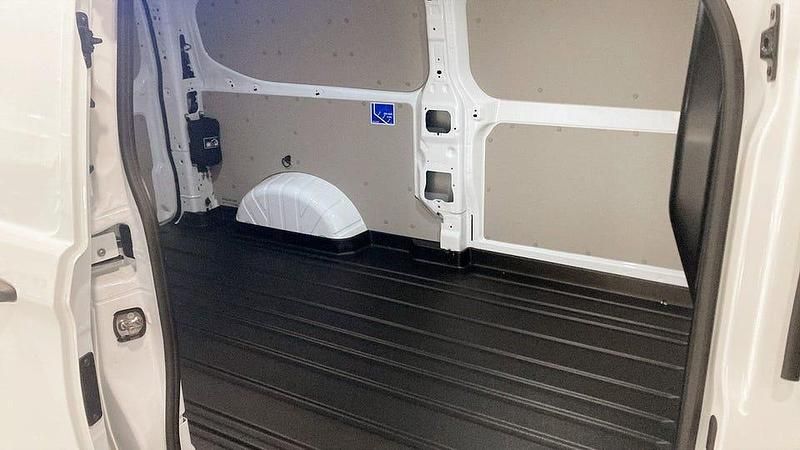 Ny Ford Transit Trend 233 HK (171 kW) 2025 Vit Van