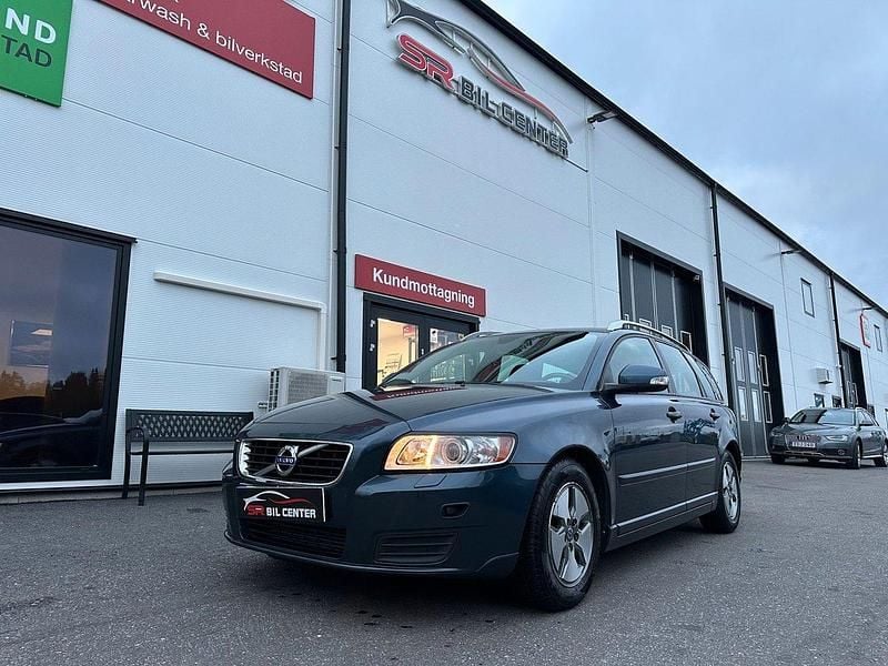 Blå Begagnad 2012 Volvo V50 Kinetic Kombi | 74 000 kr (Marknadspris) - Bild 1/4