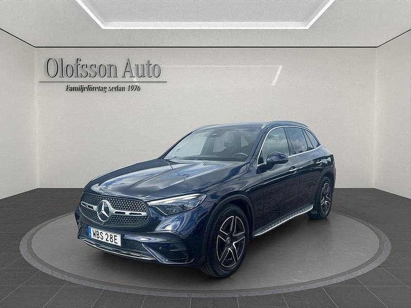 Mörkblå Ny 2024 Mercedes GLC300 AMG SUV | 699 000 kr (Marknadspris) - Bild 1/4