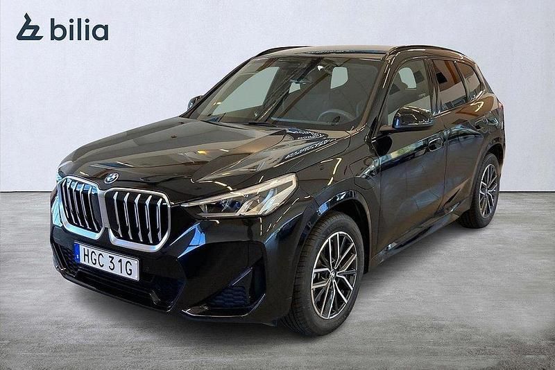 Svart Begagnad 2024 BMW X1 M Sport SUV | 524 000 kr (Marknadspris) - Bild 1/4