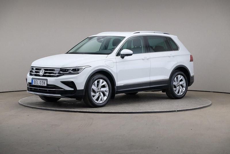 Vit (pure white) Begagnad 2021 VW Tiguan Elegance SUV | 319 000 kr (Superpris) - Bild 1/4