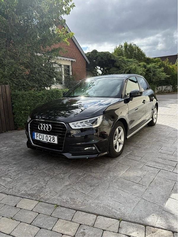 Svart Begagnad 2017 Audi A1 Sportback S-Line Halvkombi | 149 000 kr (Dyr) - Bild 1/4
