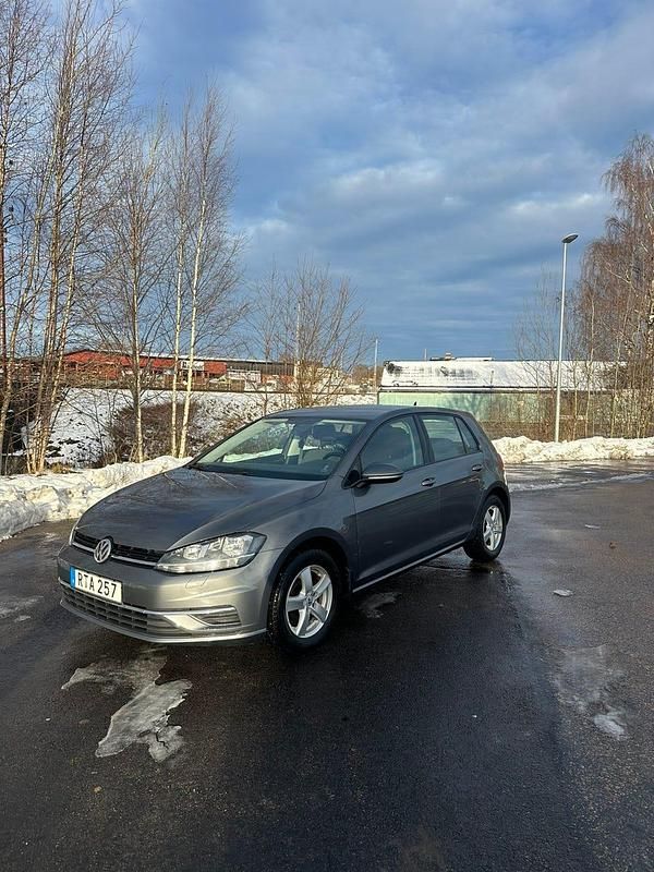 Begagnad 2018 VW Golf VII Halvkombi | 119 000 kr (Marknadspris) - Bild 1/4