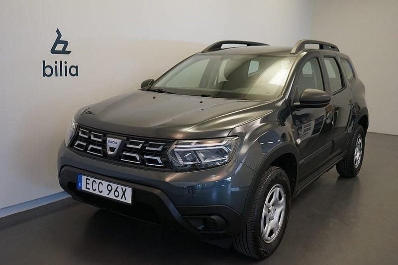 Mörkgrå (grå) Begagnad 2021 Dacia Duster Essentiel SUV | 139 500 kr (Marknadspris) - Bild 1/3