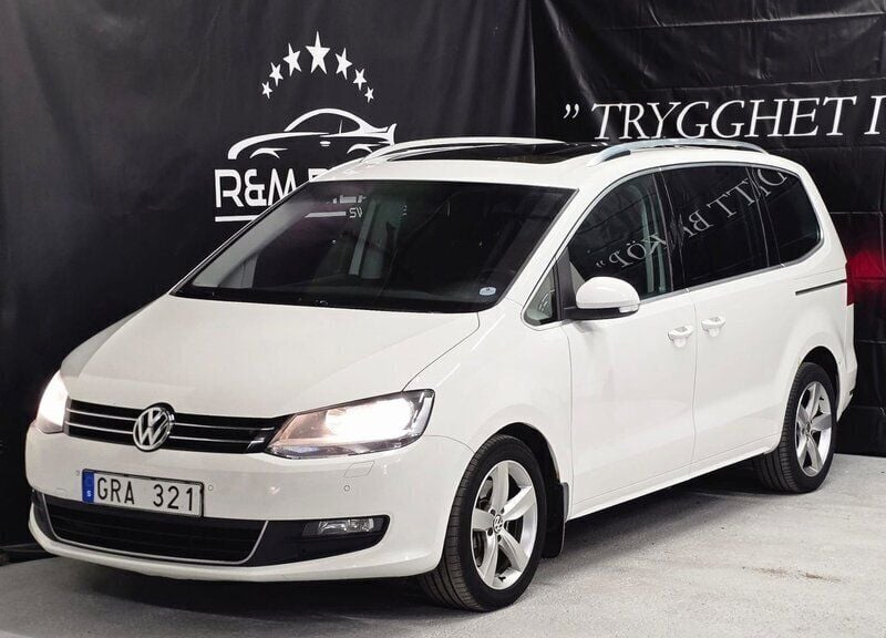 Vit Begagnad 2012 VW Sharan Minibuss | 94 800 kr (Marknadspris) - Bild 1/4