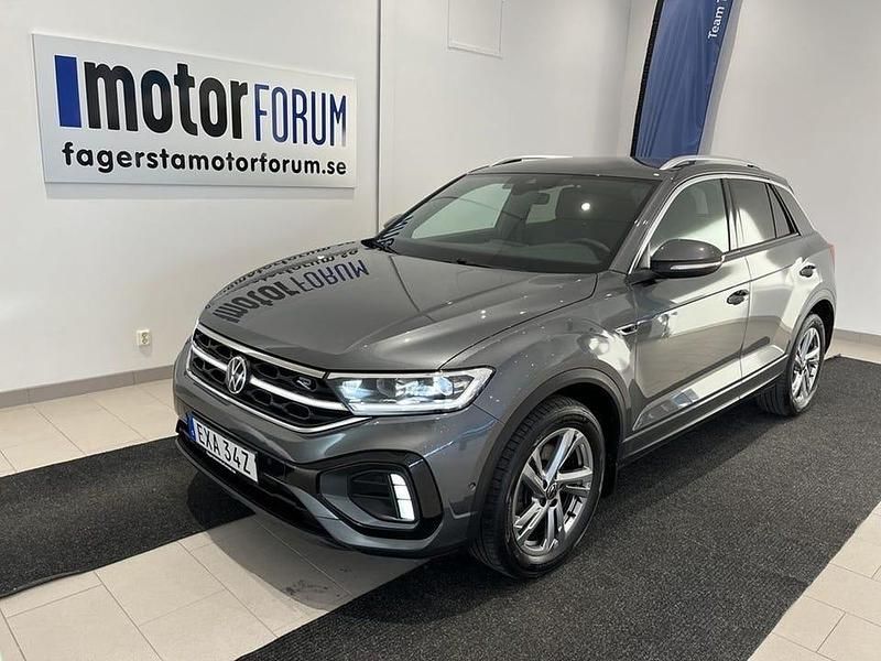 Grå Begagnad 2024 VW T-Roc R-line SUV | 379 000 kr (Dyr) - Bild 1/4
