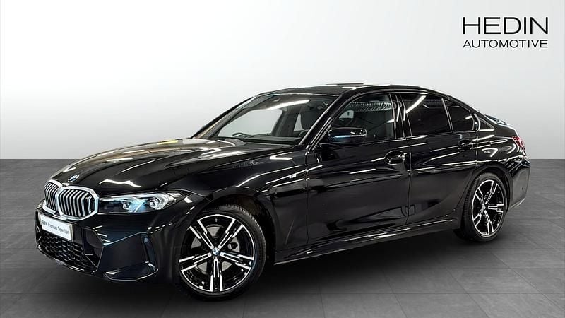 Svart (black) Begagnad 2024 BMW 320 Shadowline Sedan | 518 700 kr - Bild 1/4
