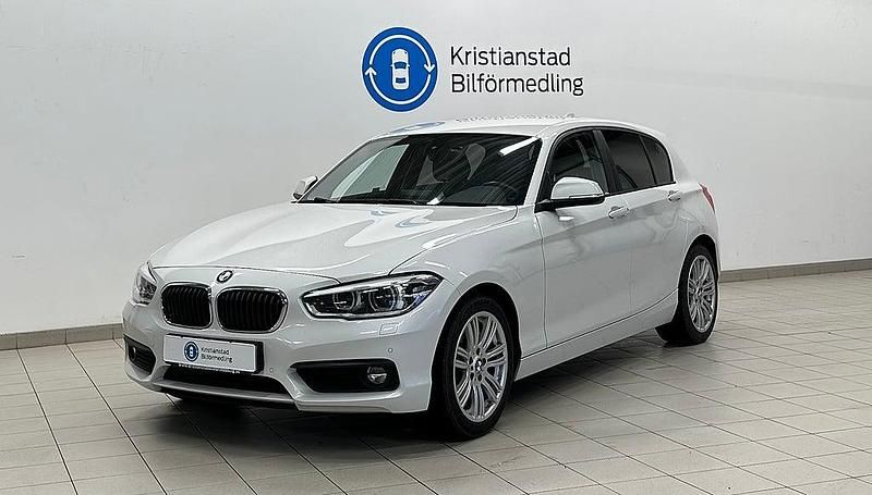 Begagnad BMW 118 Advantage 136 HK (100 kW) 2017 Vit Halvkombi