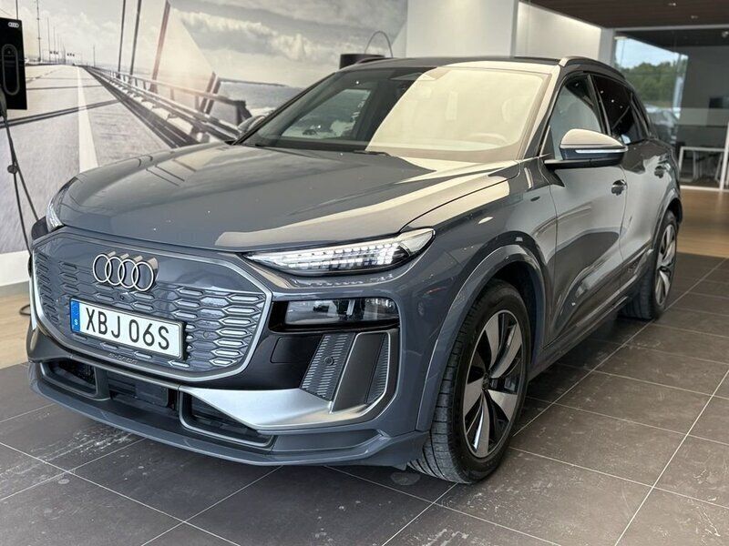 Grå (magnetgrå) Begagnad 2024 Audi Q6 e-tron S-Line SUV | 799 500 kr (Marknadspris) - Bild 1/4