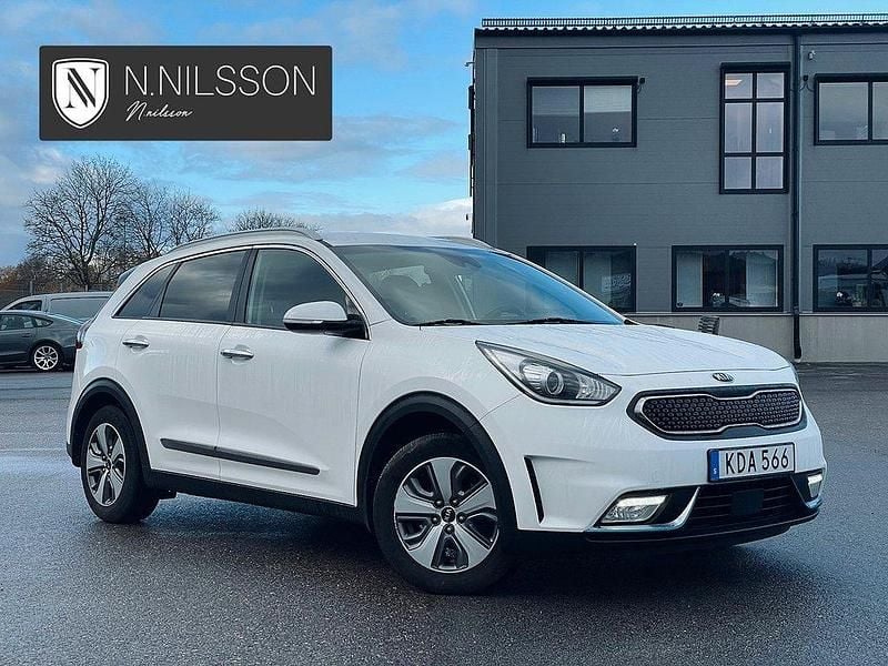 Vit Begagnad 2018 Kia Niro Advance SUV | 159 000 kr (Marknadspris) - Bild 1/4