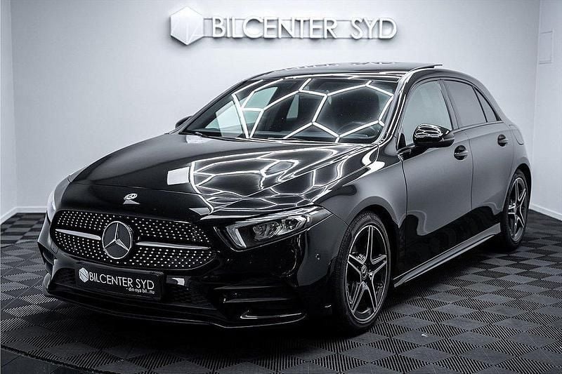 Svart Begagnad 2018 Mercedes A180 AMG Halvkombi | 259 900 kr (Dyr) - Bild 1/4